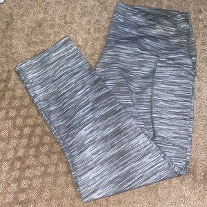 grey and white athletic leggings with side pocket